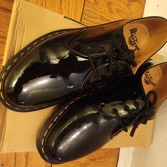 COPY - Preloved Patent Leather Dr. Martens - Picture 5 of 9